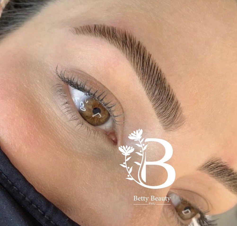 Hair-stroke brows by Betty Beauty PMU