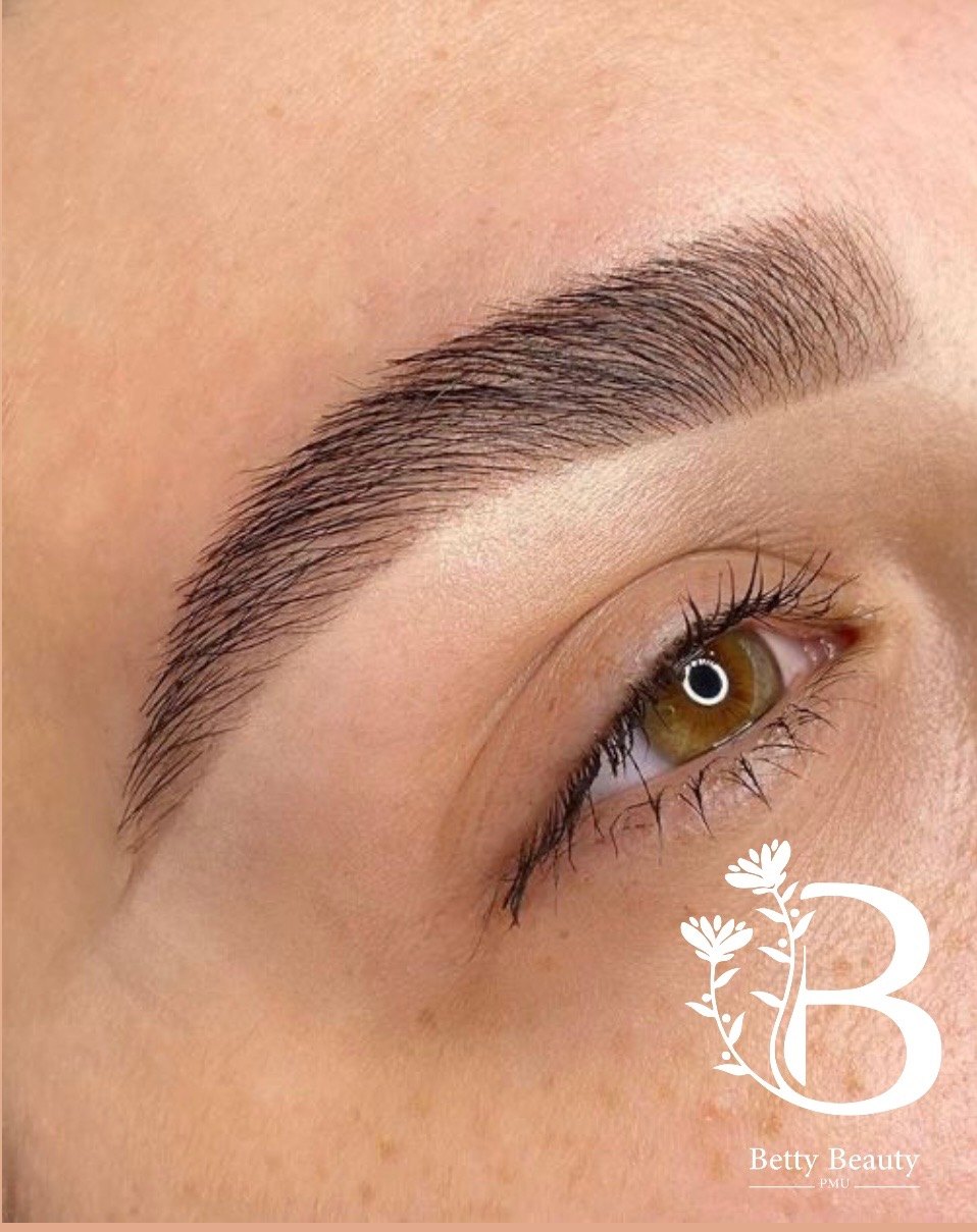 Hair-stroke brows by Betty Beauty PMU