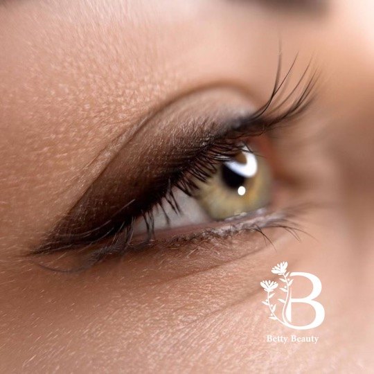 Permanent eyeliner by Betty Beauty PMU