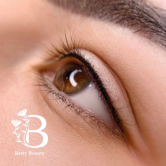 Permanent eyeliner by Betty Beauty PMU